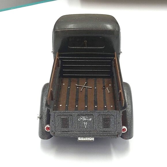 Monogram Ford Pickup 1940 Street Rod 1:24 Partially Assembled with Box Skill 2 - Picture 5 of 10